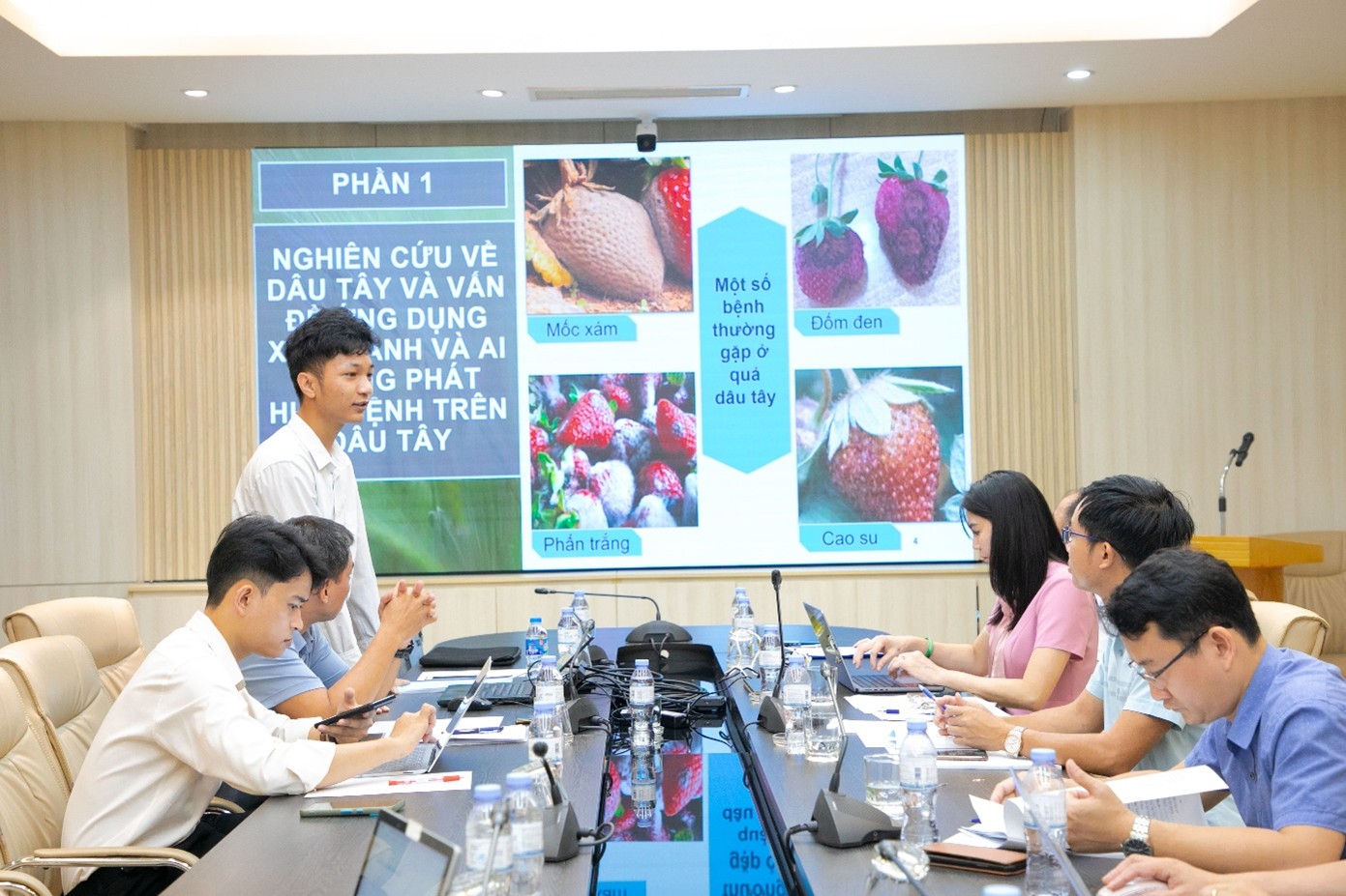 Nghiệm thu đề tài NCKH cấp Trường ‘‘Nghiên cứu xây dựng giải pháp ứng dụng trí tuệ nhân tạo hỗ trợ cảnh báo sớm tình trạng mềm bệnh của cây dâu tây dựa vào hình ảnh"